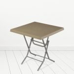 Пластична маса со метални ногарки на расклоп 75х75