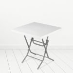 Пластична маса со метални ногарки на расклоп 75х75